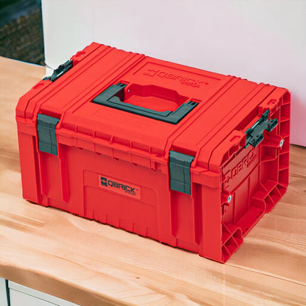 Qbrick System PRO Toolbox 2.0 RED ULTRA HD Niestandardowa walizka narzędziowa 450 x 260 x 240 mm 19 l z możliwością sztaplowania IP54 z 3 przegrodami i półką
