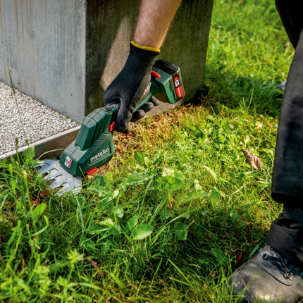 Akumulatorowe nożyce do trawy i krzewów Metabo PowerMaxx SGS 12 Q 12 V ( 601608500 ) + 1x akumulator 2,0 Ah + ładowarka + torba